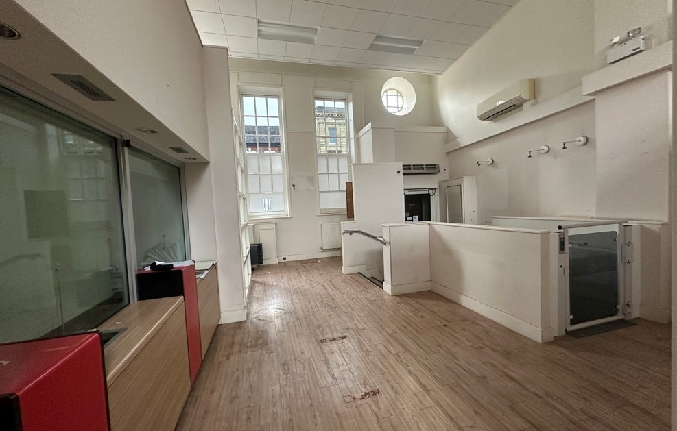 17 Market Pl, Blandford Forum for lease Interior Photo- Image 1 of 11