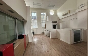 17 Market Pl, Blandford Forum for lease Interior Photo- Image 1 of 11