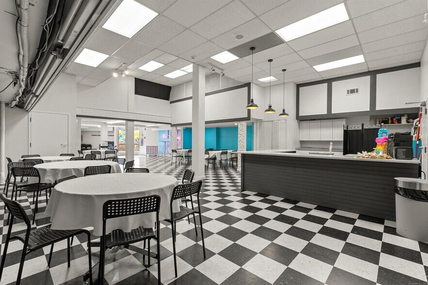 20 E Main St, Torrington, CT à louer - Photo du bâtiment - Image 2 de 6