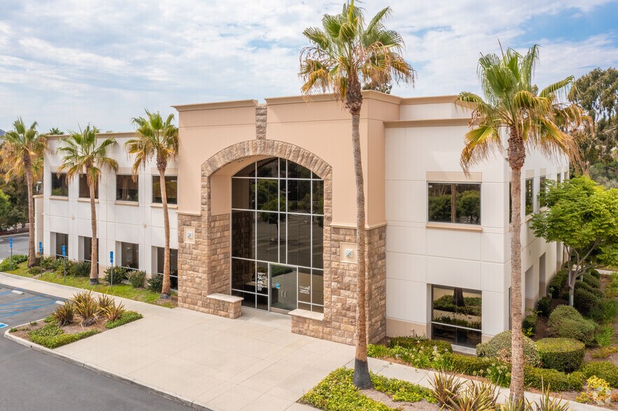 1201 Puerta del Sol, San Clemente, CA à louer - Photo du bâtiment - Image 3 de 8