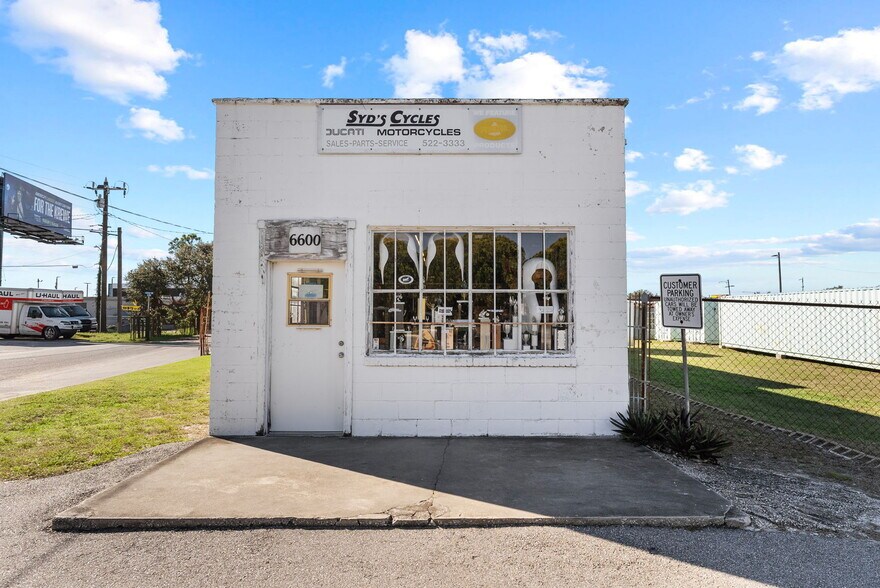 6600 Haines Rd N, Saint Petersburg, FL à vendre - Photo du bâtiment - Image 2 de 13