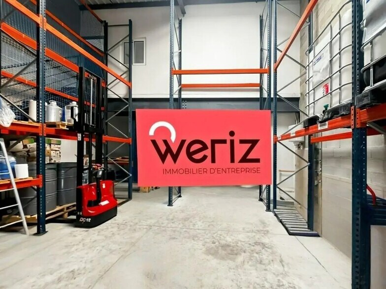 Flex in Aubagne for lease - Interior Photo - Image 2 of 5