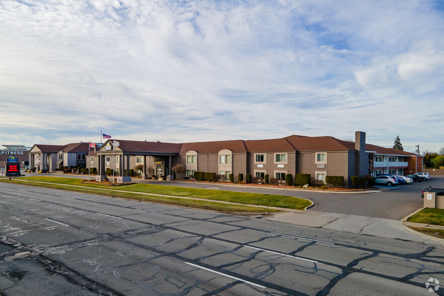 31327 Gratiot Ave, Roseville, MI for sale - Primary Photo - Image 1 of 1