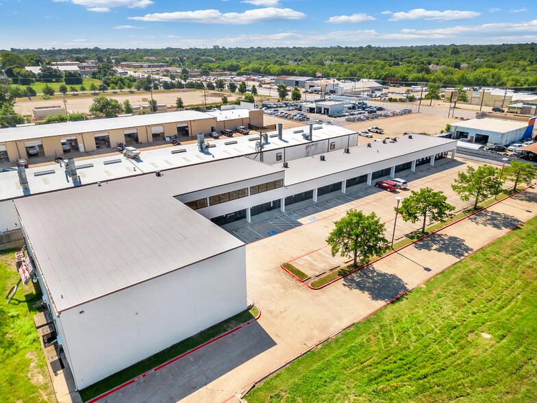 300-331 Aaron Ave, Arlington, TX for lease - Primary Photo - Image 1 of 9