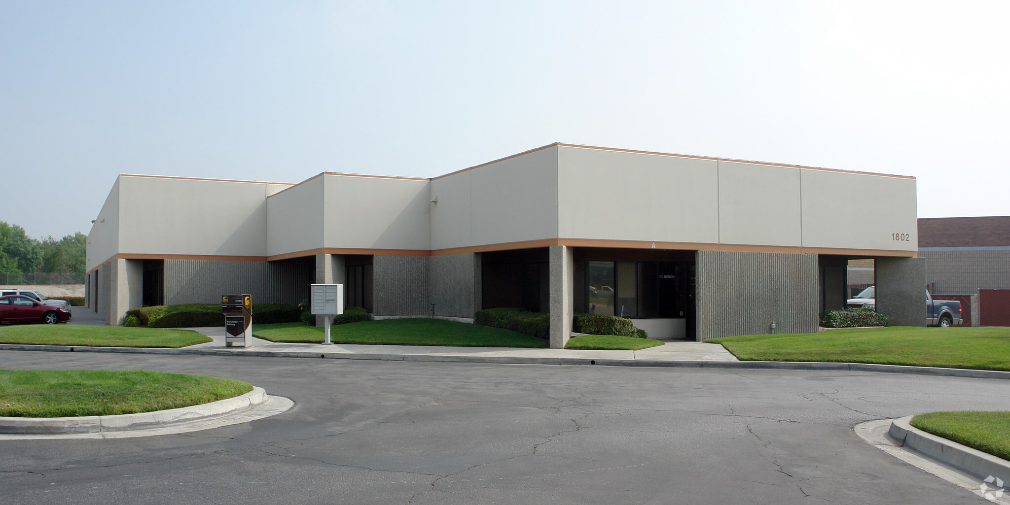 Empire Circle Industrial Park portfolio of 3 properties for sale on LoopNet.ca Primary Photo- Image 1 of 14