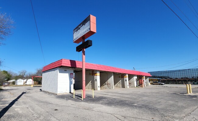 More details for 4423 E Houston St, San Antonio, TX - Retail for Sale
