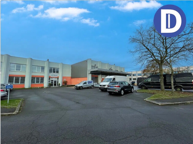 Flex in Metz for sale - Building Photo - Image 1 of 7