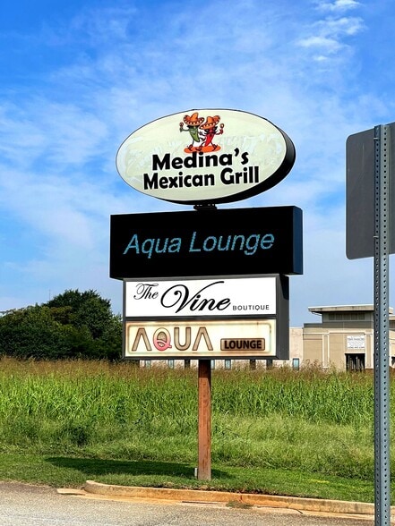 1281 S Houston Lake Rd, Warner Robins, GA for lease - Building Photo - Image 2 of 4