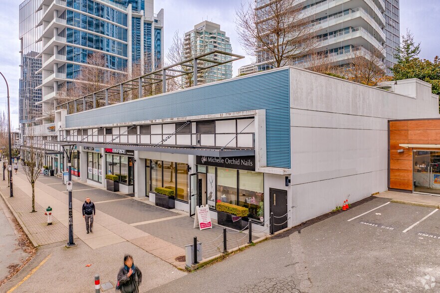 4447-4459 Lougheed Hwy, Burnaby, BC for lease - Primary Photo - Image 1 of 4