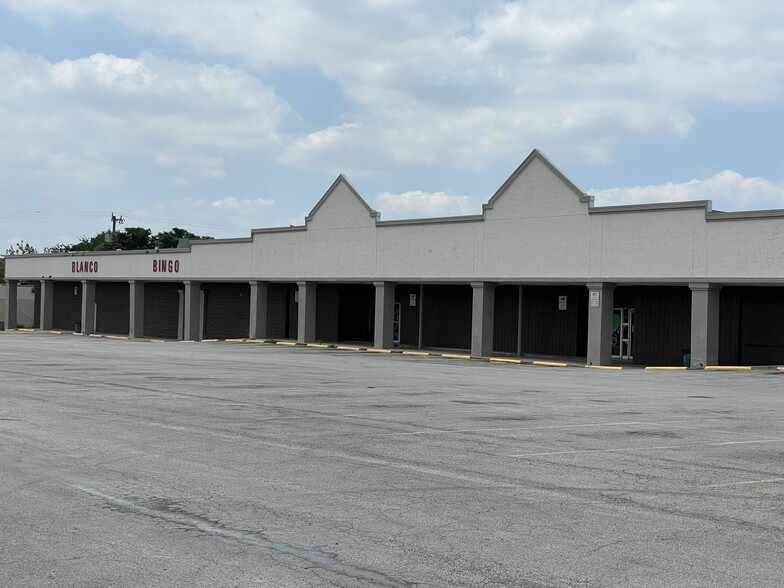 3719-3823 Blanco Rd, San Antonio, TX à louer - Photo du bâtiment - Image 2 de 5