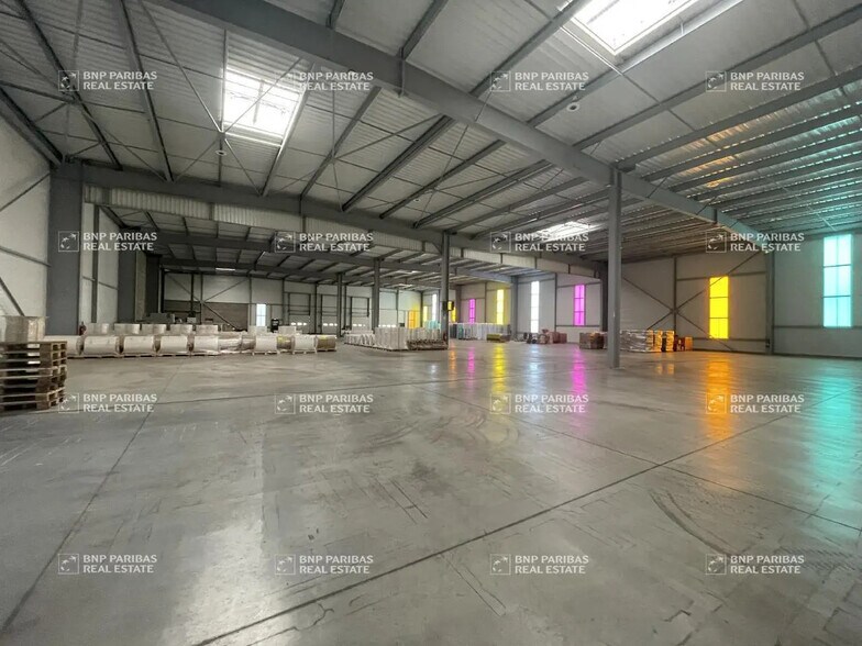 Bureau dans Saint-Jacques-de-la-Lande à louer - Photo du bâtiment - Image 2 de 11