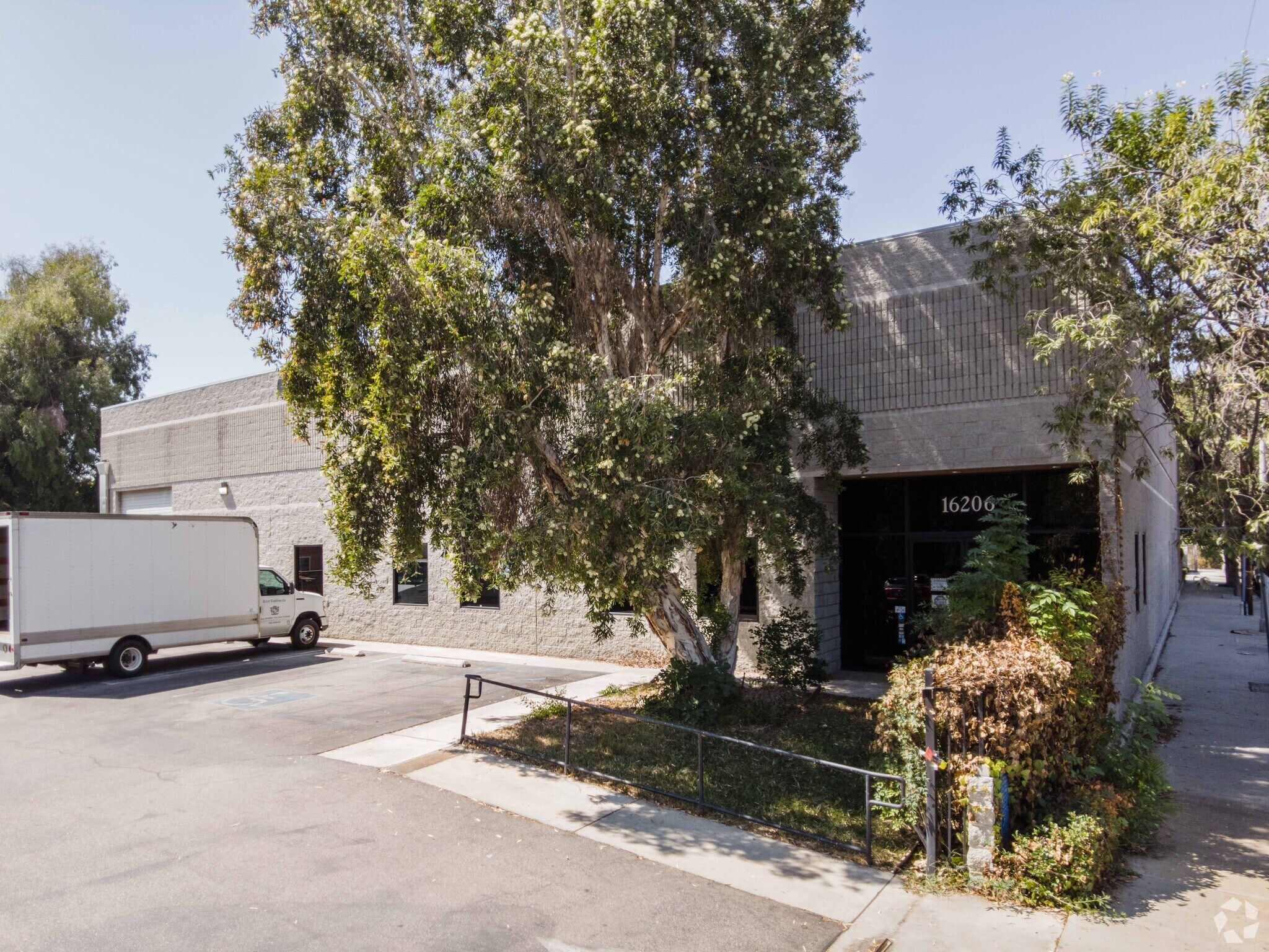 16216 Kittridge St, Van Nuys, CA à louer Photo principale- Image 1 de 5