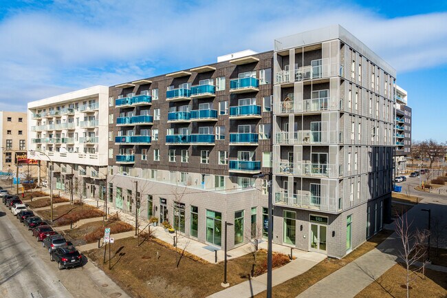 Plus de détails pour 2542 Pl Pierre, Montréal, QC - Commerce de détail à louer