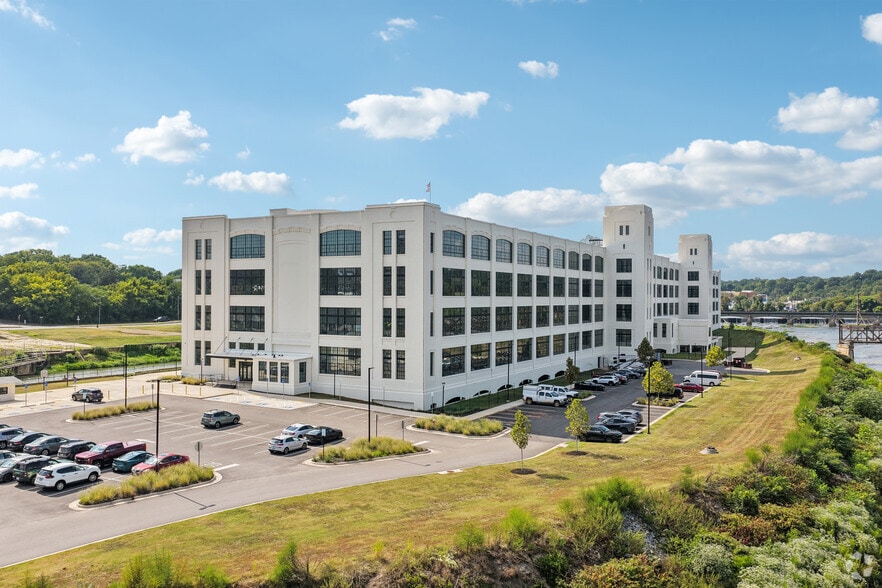 420 Memorial Dr, Danville, VA for lease - Building Photo - Image 1 of 27