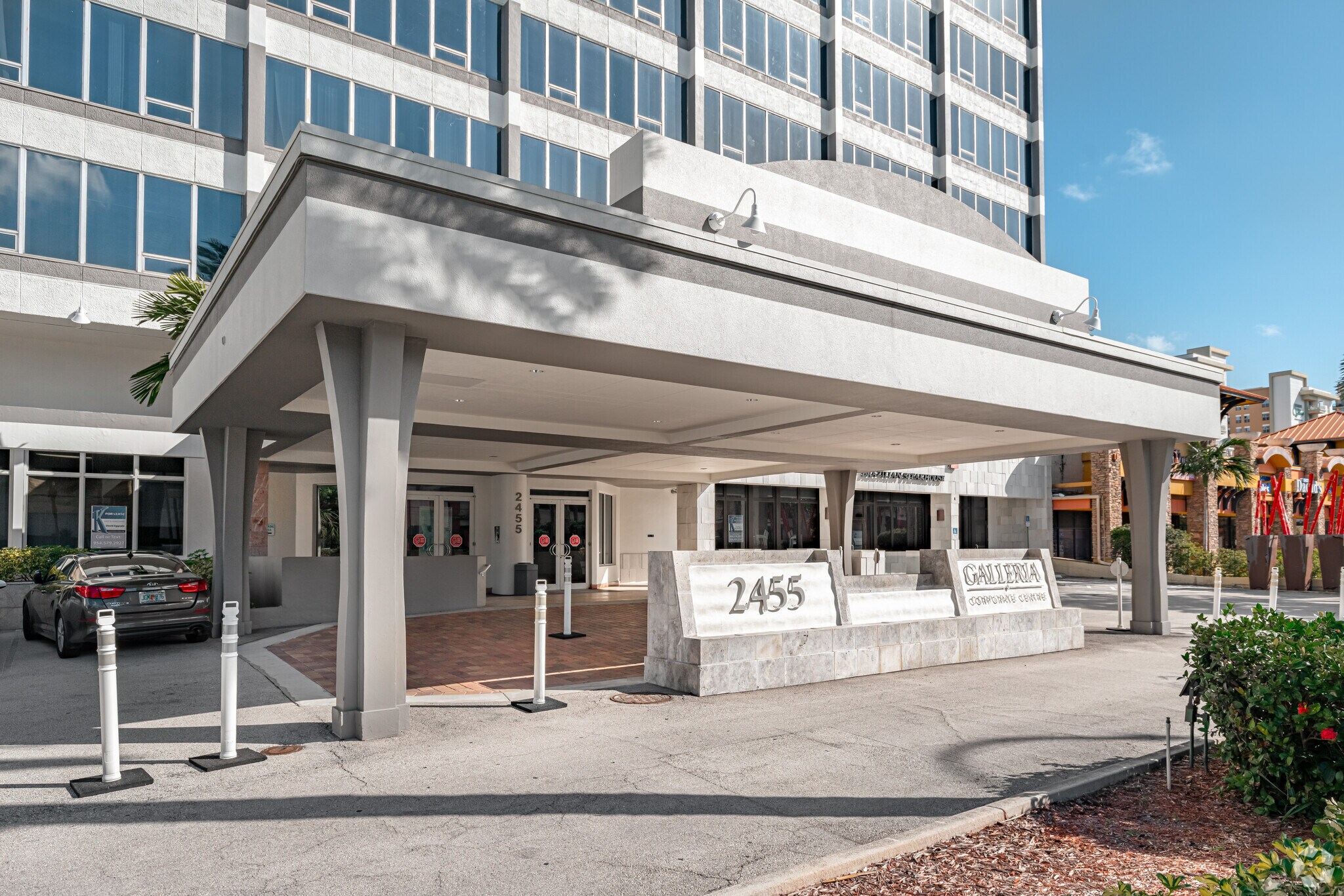 2455 E Sunrise Blvd, Fort Lauderdale, FL à louer Photo du bâtiment- Image 1 de 7