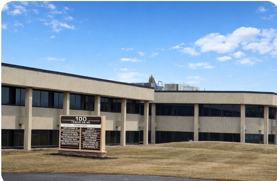 100 Tower Dr, Burr Ridge, IL for lease - Building Photo - Image 1 of 16