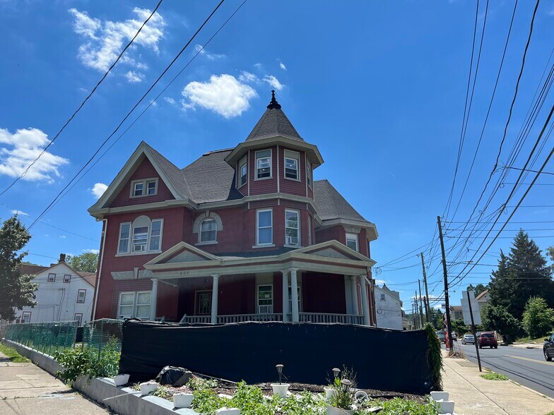 502 Ontario St, Bethlehem, PA à vendre - Photo du bâtiment - Image 3 de 49