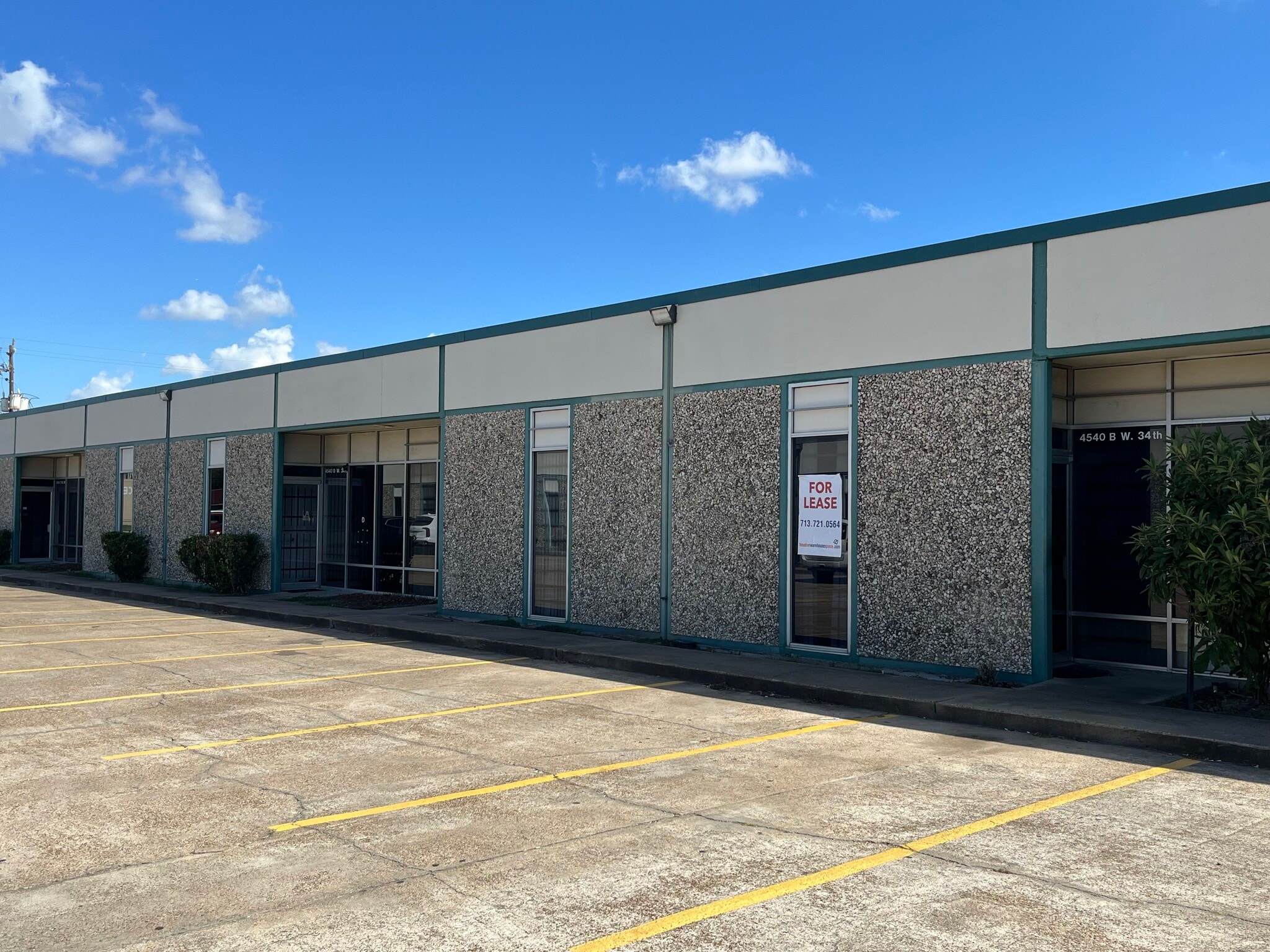 4500 W 34th St, Houston, TX for lease Building Photo- Image 1 of 1