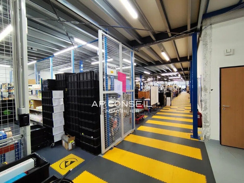 Bureau dans Élancourt à louer - Photo intérieure - Image 2 de 7