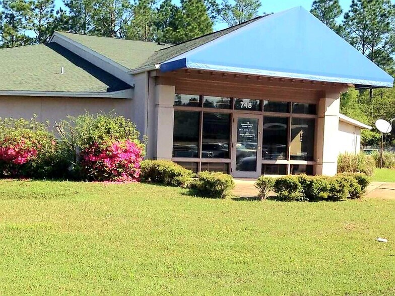 748 N Us-29, Cantonment, FL à louer - Photo du bâtiment - Image 2 de 11