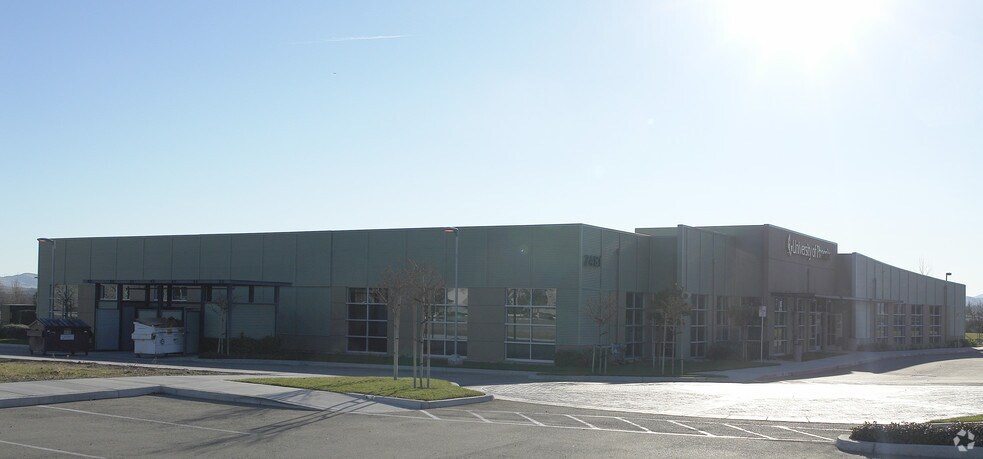 2481 Constitution Dr, Livermore, CA à louer - Photo du bâtiment - Image 2 de 7