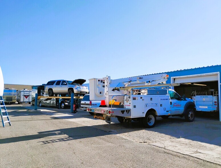 1417 Industrial Way, Gardnerville, NV à vendre - Photo du bâtiment - Image 2 de 27