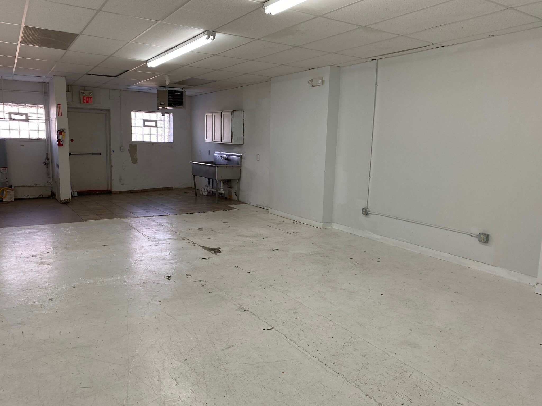 29215-29239 Euclid Ave, Wickliffe, OH for lease Interior Photo- Image 1 of 2