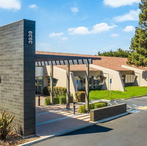 3939 N 1st St, San Jose, CA à louer - Photo du bâtiment - Image 2 de 7