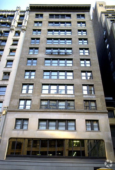 57 W 38th St, New York, NY for sale - Building Photo - Image 2 of 6