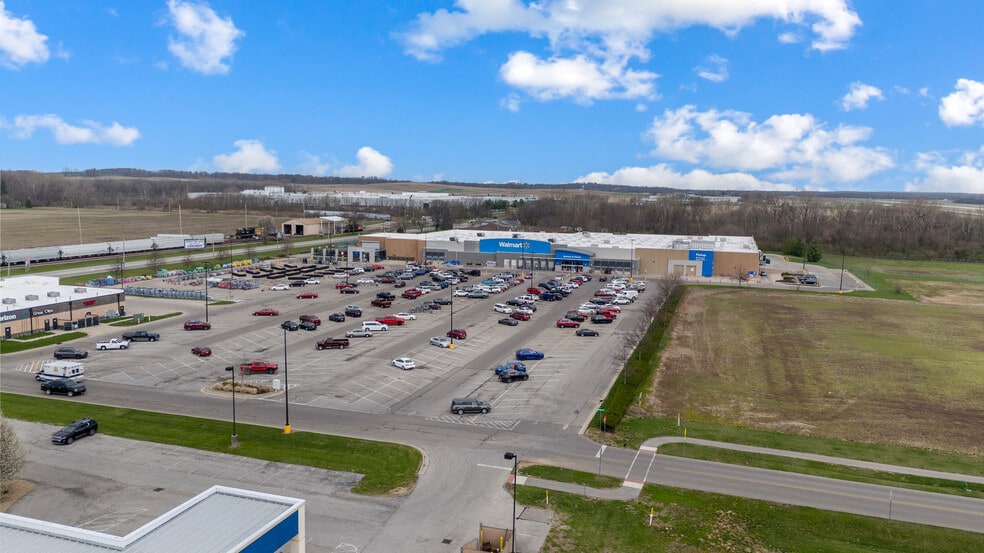 Western Ave, Connersville, IN à vendre - Vidéo aérienne - Image 2 de 26