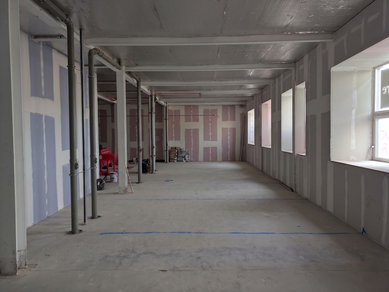 63 Brown St, Dundee for lease - Interior Photo - Image 3 of 4