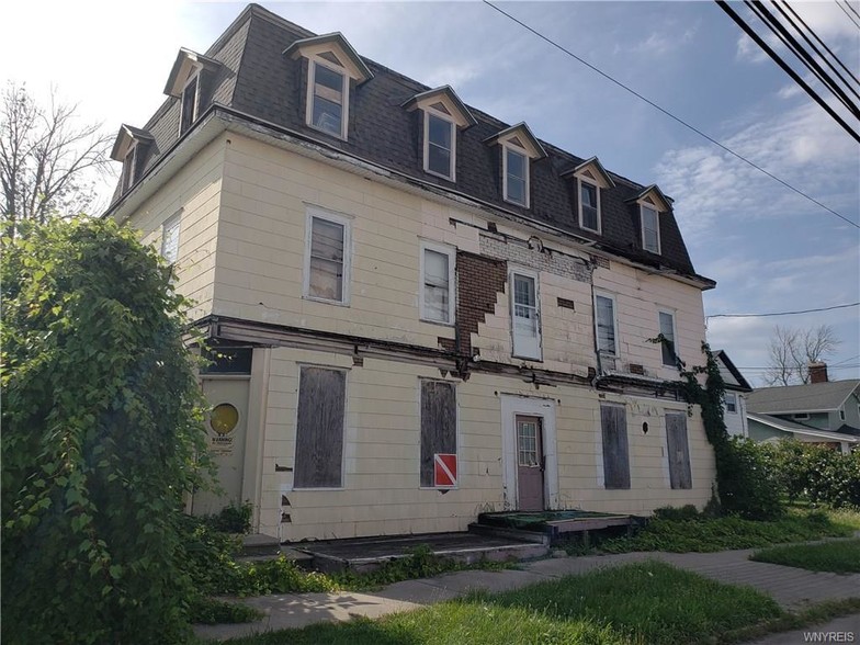 28 S Vernon St, Middleport, NY for sale - Building Photo - Image 1 of 1