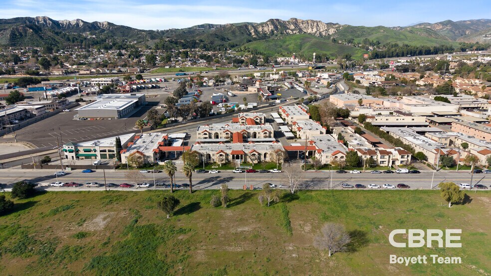 31657 Ridge Route Rd, Castaic, CA à vendre - Photo du bâtiment - Image 3 de 17