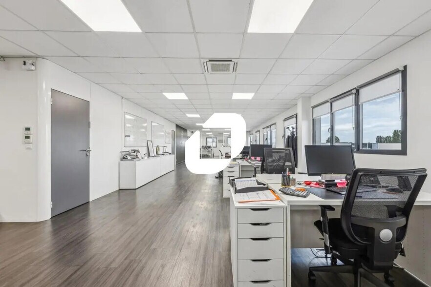 Bureau dans Neuilly-Plaisance à vendre - Photo du bâtiment - Image 2 de 13