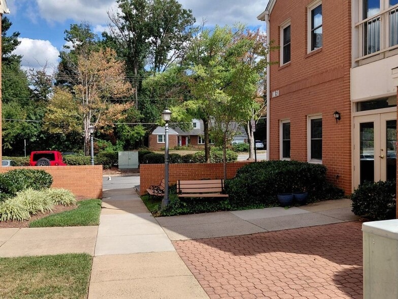 1031 Sterling Rd, Herndon, VA for lease - Building Photo - Image 2 of 8