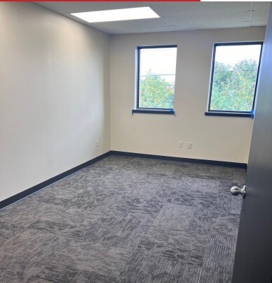 22000 Springbrook Ave, Farmington Hills, MI à louer - Photo intérieure - Image 2 de 7