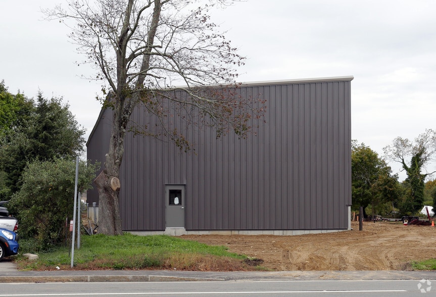 232 Huttleston Ave, Fairhaven, MA for lease - Building Photo - Image 2 of 18