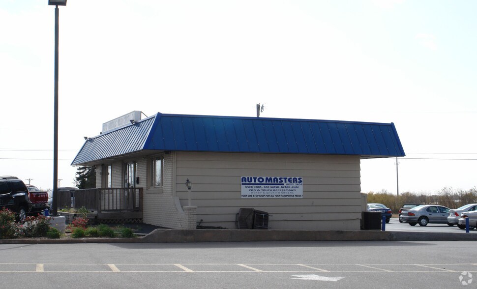 901 N Buckner St, Derby, KS à vendre - Photo du bâtiment - Image 2 de 6