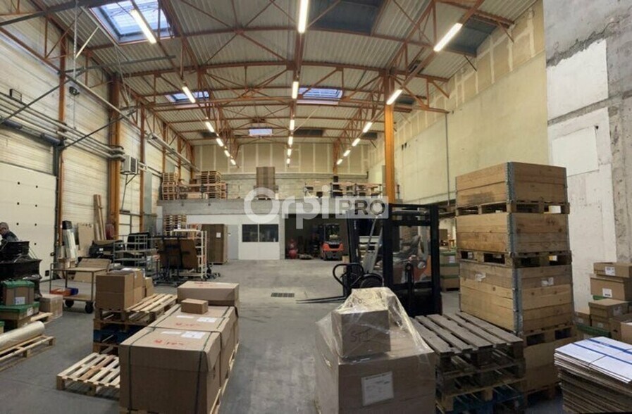Industrial in Genlis for sale - Interior Photo - Image 1 of 7
