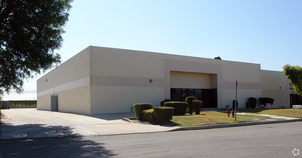 14947-14949 Sierra Bonita Ln, Chino, CA for sale - Building Photo - Image 3 of 11