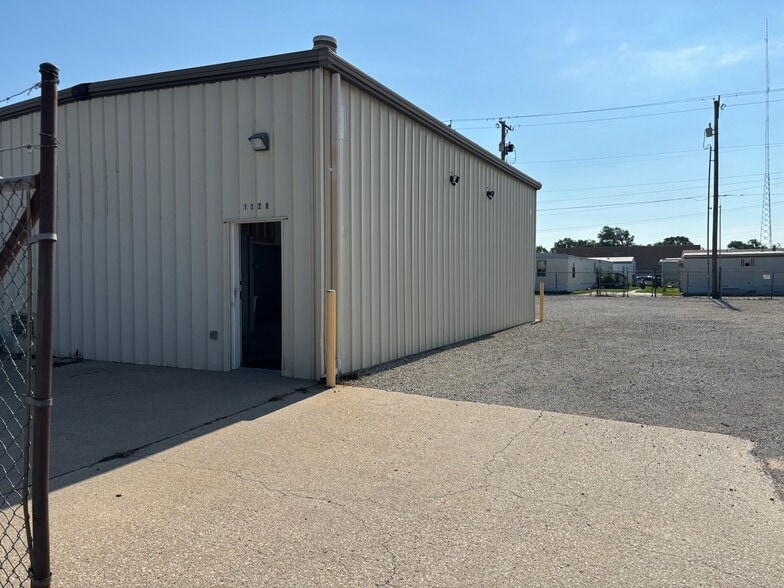 1326 S Handley St, Wichita, KS for lease - Building Photo - Image 1 of 6