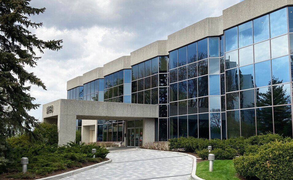 1929 Russell Rd, Ottawa, ON à vendre - Photo du bâtiment - Image 1 de 1