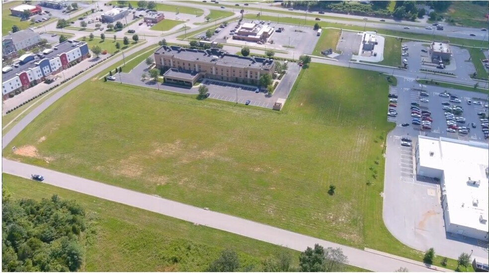 115 Gateway Crossings Blvd, Radcliff, KY à vendre - Photo du bâtiment - Image 3 de 4