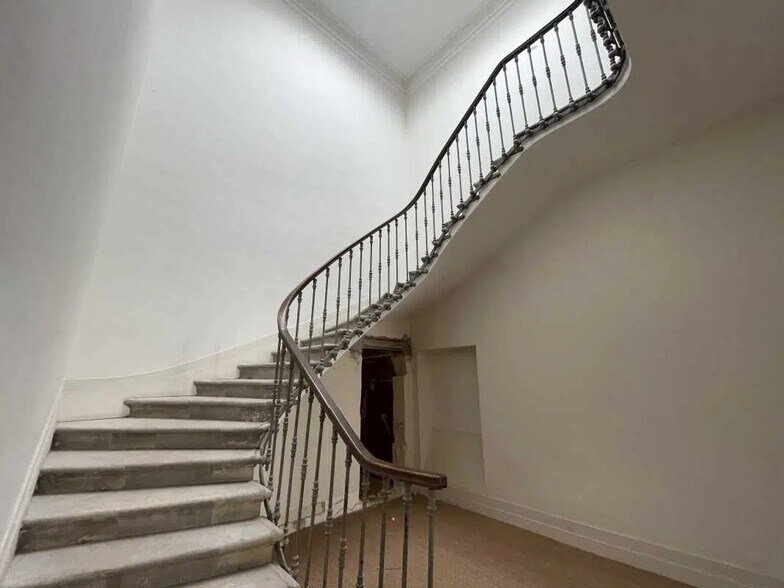 Bureau dans Bordeaux à vendre - Hall d’entrée - Image 3 de 3