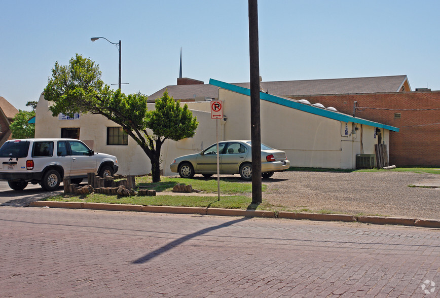 2402 Broadway St, Lubbock, TX à louer - Photo du bâtiment - Image 2 de 6