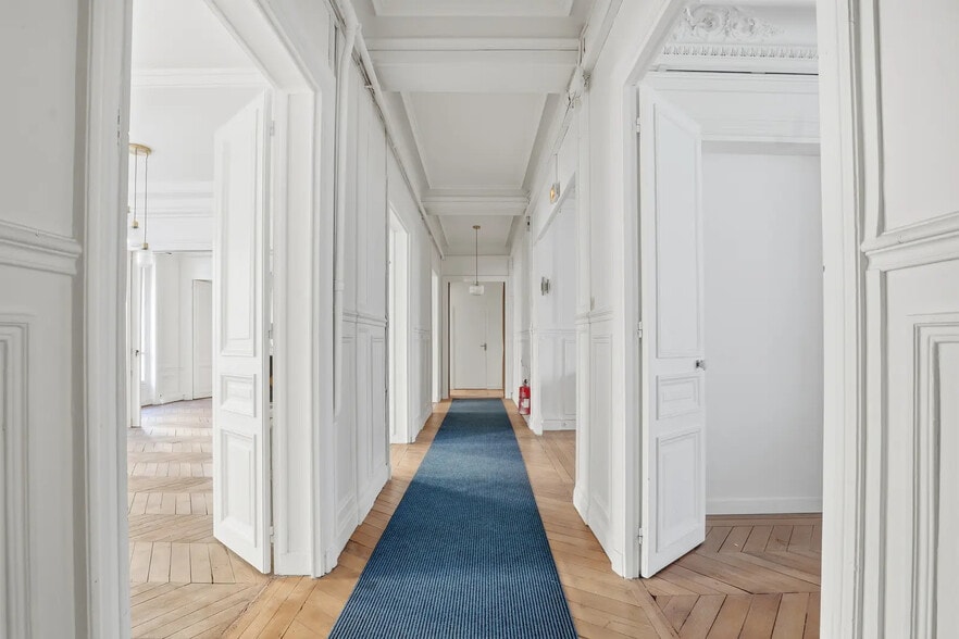 Office in Paris for sale - Interior Photo - Image 2 of 8