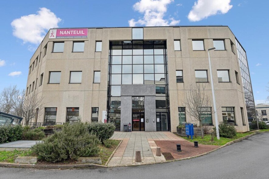 11-19 avenue de l'Ile Saint Martin, Nanterre à louer - Photo du bâtiment - Image 2 de 2