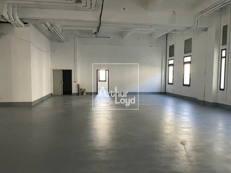 Office in COURCOURONNES for lease - Interior Photo - Image 3 of 7