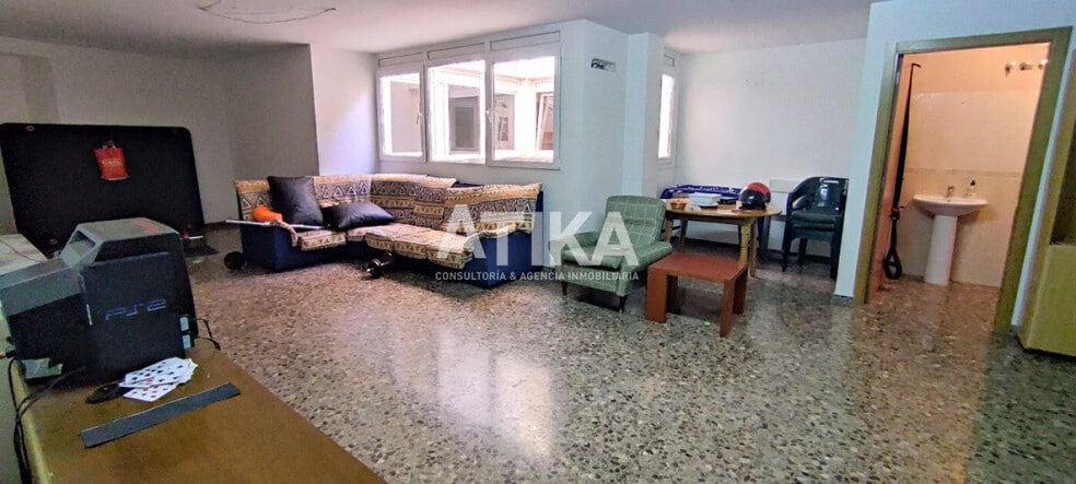 Retail in València for lease - Building Photo - Image 2 of 10