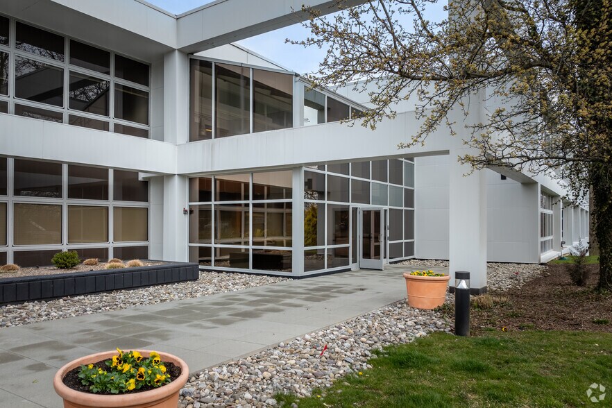150 Morristown Rd, Bernardsville, NJ à louer - Photo du bâtiment - Image 3 de 9